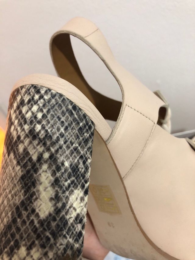 Zapatos tacón veige nuevas GUESS. T 39 1 solo uso