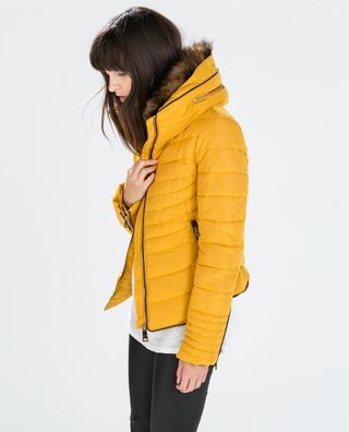 ZARA MUJER ANORAK CORTO CUELLO DOBLE PELO SINTETIC de segunda mano por 21  EUR en Madrid en WALLAPOP