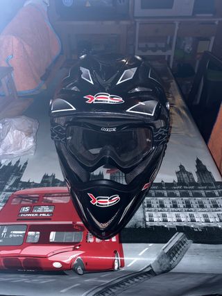 Casco de moto de campo de segunda mano por 20 € en Alhaurín Casco de moto de campo de segunda mano por 20 € en Alhaurín