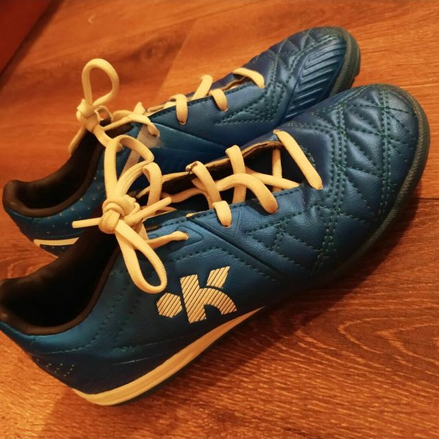 Zapatillas de fútbol, marca Kipsta, talla 32