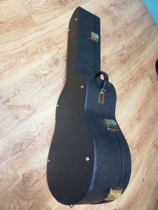 Funda rigida guitarra española de segunda mano por 55 EUR en Barcelona en  WALLAPOP