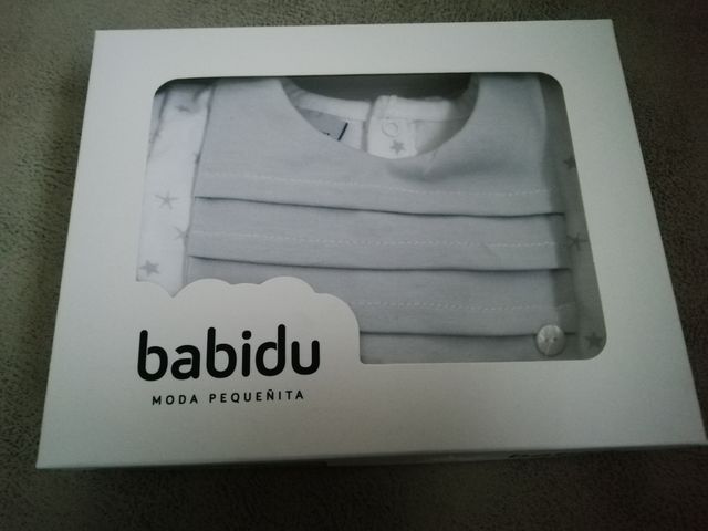 Pijama bebé en caja NUEVO 6 meses