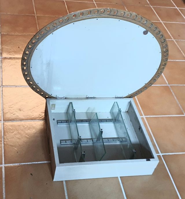 Espejo con mueble de segunda mano por 30 € en León en WALLAPOP