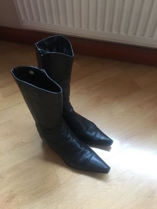 Botas cowboy mujer de piel de segunda mano por 30 EUR en Madrid en WALLAPOP