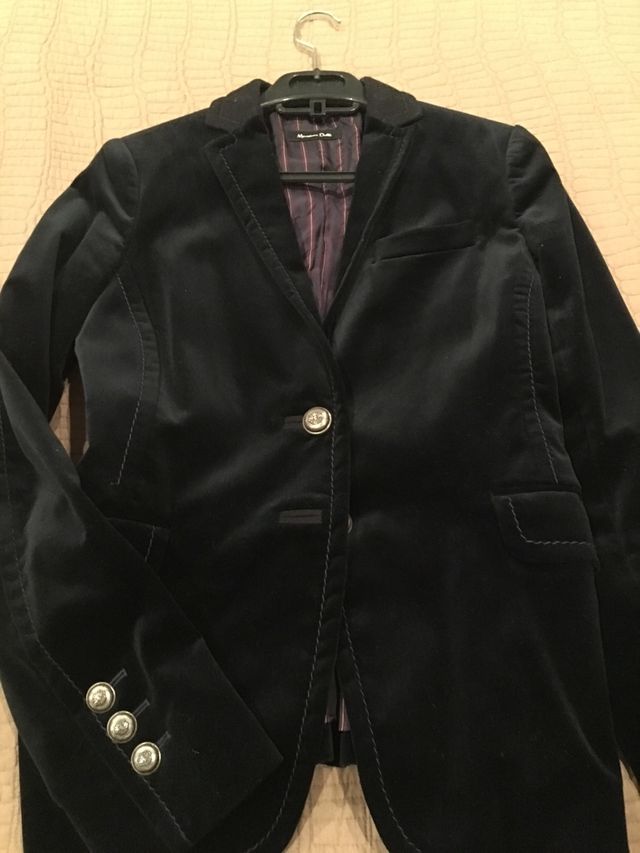 Chaqueta de terciopelo azul marino y solapas de fi