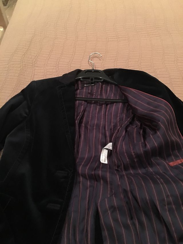 Chaqueta de terciopelo azul marino y solapas de fi