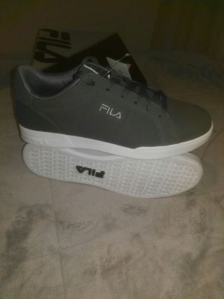 tenis fila color gris