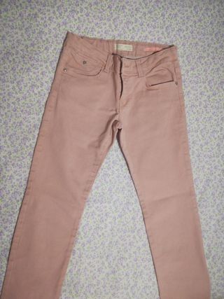 Pantalon Vaquero Rosa Zara de segunda mano por 10 EUR en Los Negrales en  WALLAPOP