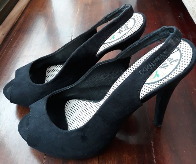 Zapatos de tacón alto negros