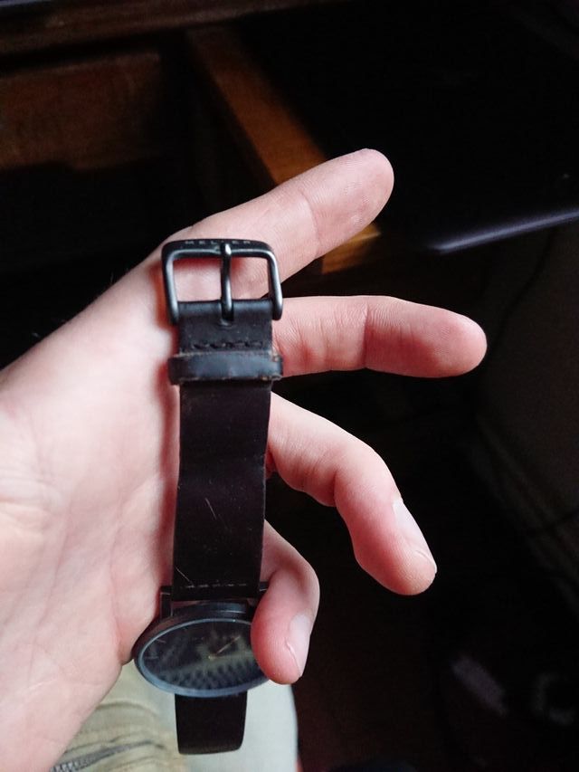 Elegante Reloj MELLER