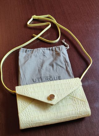 Bolsito Cartera Uterqüe Amarillo Claro de segunda mano por 19 EUR en  Valencia en WALLAPOP