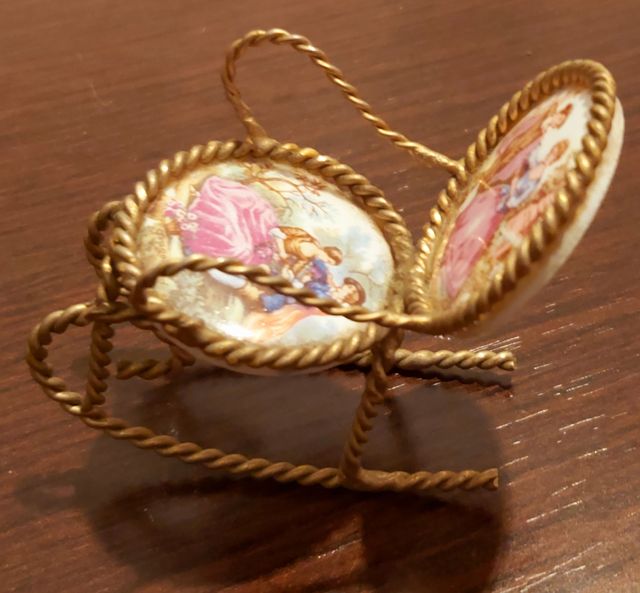 Muebles de salón de casa de muñecas antiguo