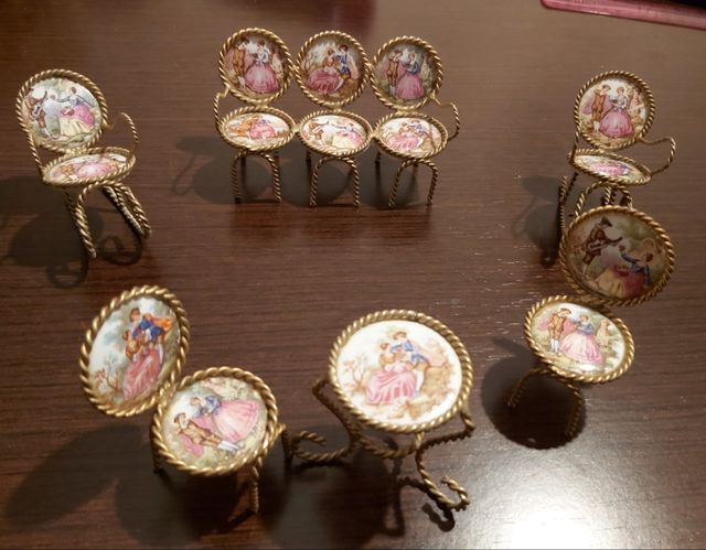 Muebles de salón de casa de muñecas antiguo