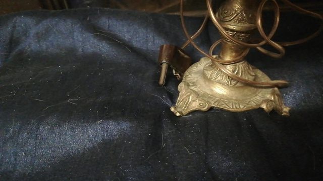 lamparita bronce muy antigua