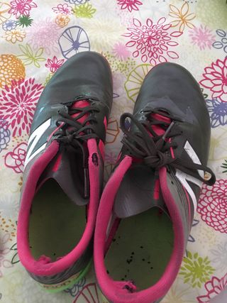 botas de futbol nb
