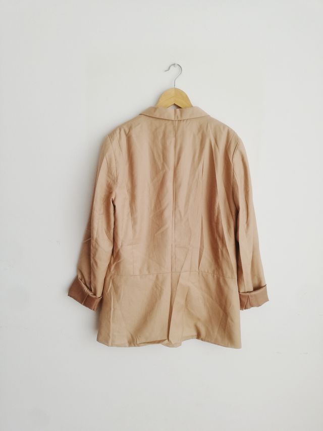 Americana beige de segunda mano por 11 € en Bilbao en WALLAPOP