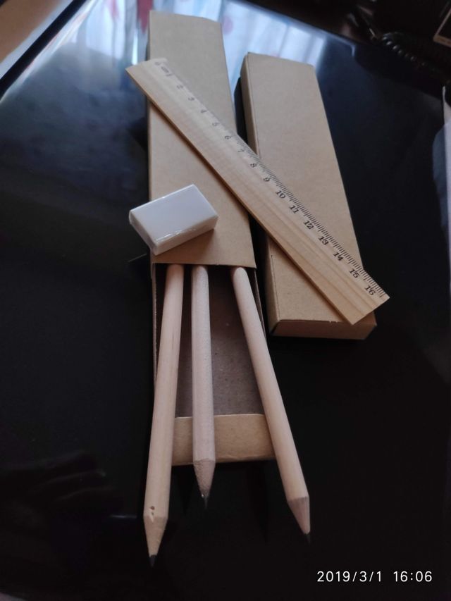 225 Estuches de lapiceros