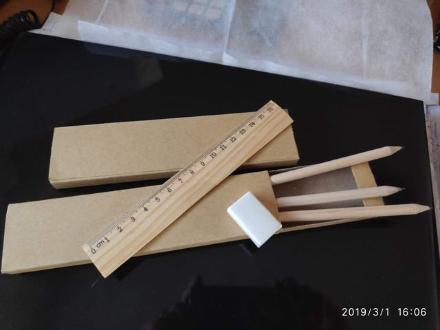 225 Estuches de lapiceros