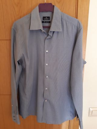 Camisa caramelo azul blanca de segunda mano por 15 € en Camisa hombre de Caramelo de segunda mano por 15 € en