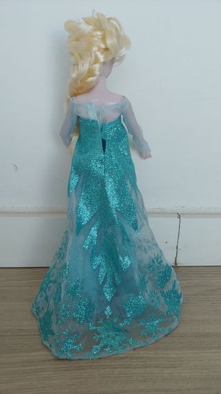 Elsa y Anna de Frozen de segunda mano por 25 € en Cerdanyola Elsa y Anna de Frozen de segunda mano por 25 € en Cerdanyola