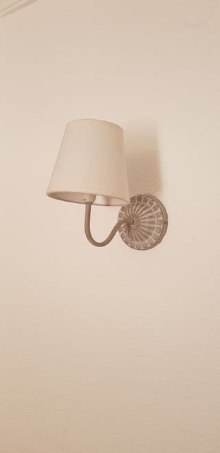 Lampara de segunda mano por 5 € en Málaga en WALLAPOP Lámpara de mesa de segunda mano por 5 € en Málaga en WALLAPOP