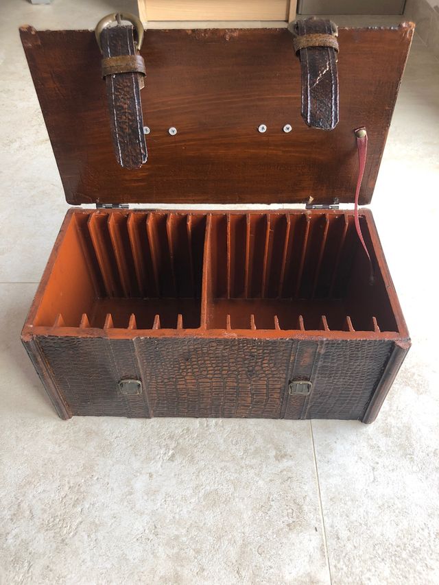 Caja de madera antigua