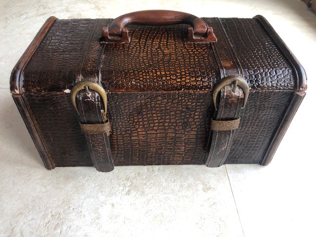 Caja de madera antigua