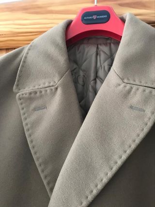Abrigo Alvaro Moreno de segunda mano por 45 EUR en Almería en WALLAPOP