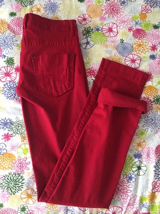 Mujer Pantalón pana mom Rojo | Pantalones Bershka \u003c Esperando a Christine