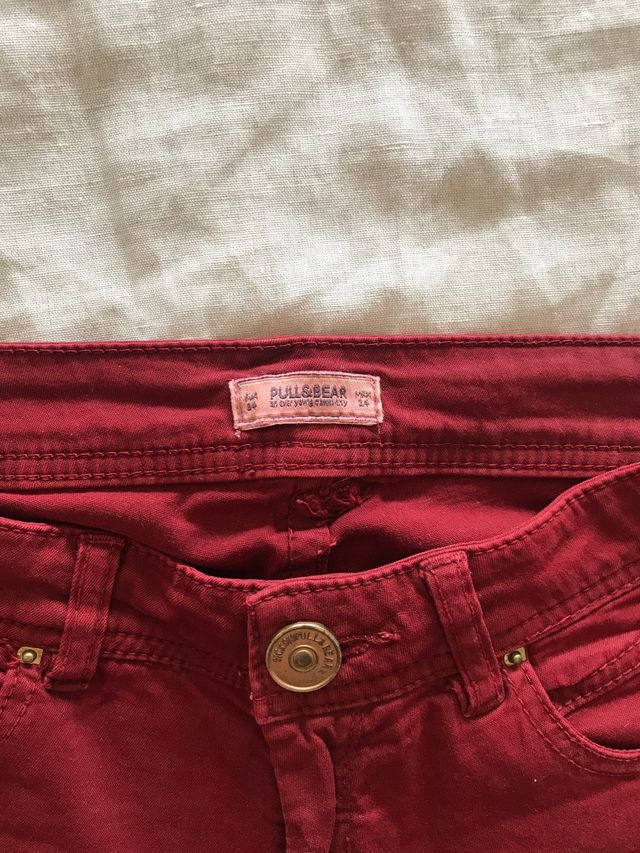 Pantalón vaquero rojo