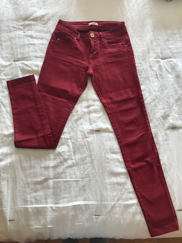 Pantalón vaquero rojo