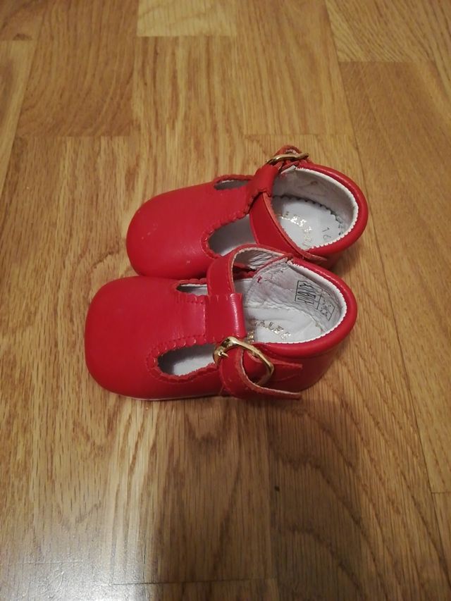 zapatos bebé rojos