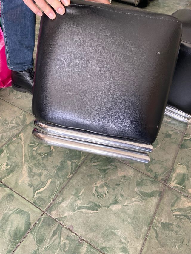 Mesa de centro cromada años 70 mas cuatro taburete