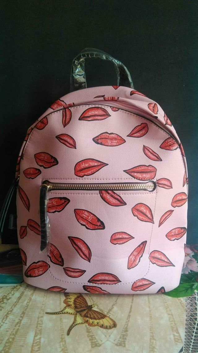 Mochila Parfois rosa nueva a estrenar con labios r