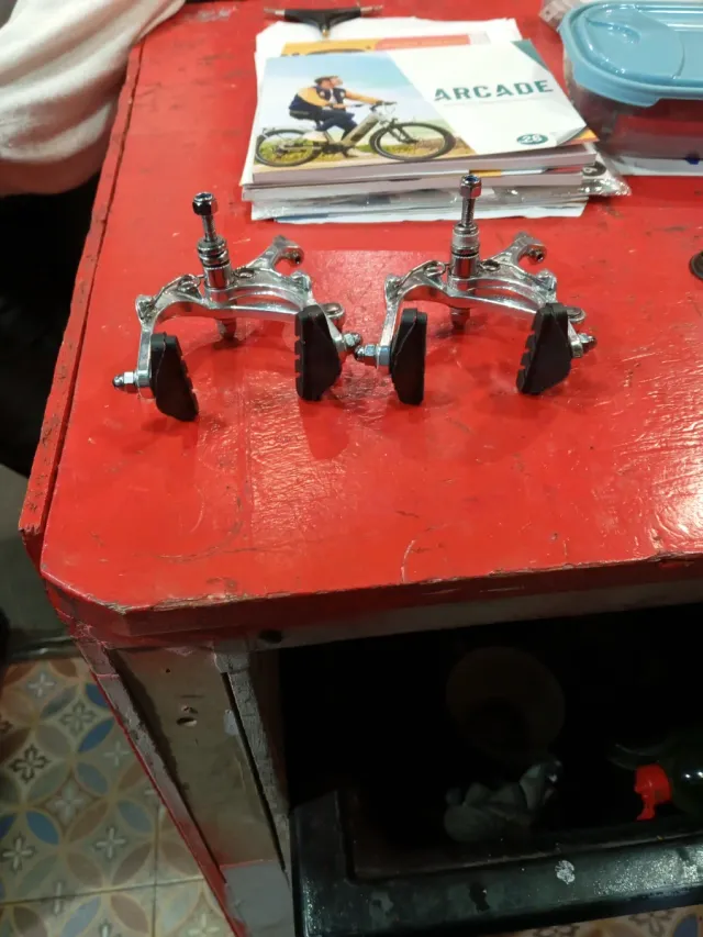 PUENTE FRENO del/tras - 59-76MM - RADIUS - PLATA