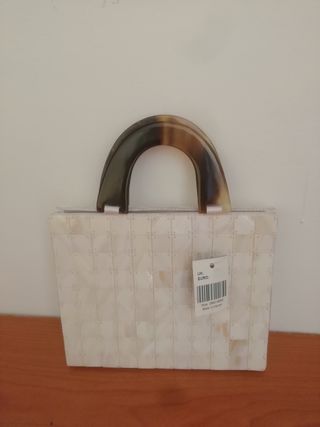 Bolso fiesta blanco porcelana de segunda mano por 10 EUR en Cho en WALLAPOP