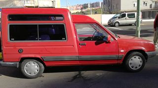 Solido (1002) 1976 Renault 4 Fourgonnette Ville de Paris Van - Global