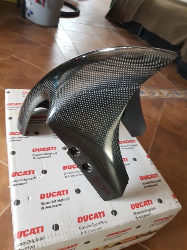 carbono Ducati performance monster.