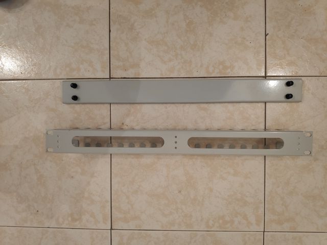 Raccoglitore/organizzatore di cavi per rack da 19 pollici