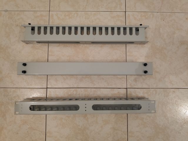 Raccoglitore/organizzatore di cavi per rack da 19 pollici