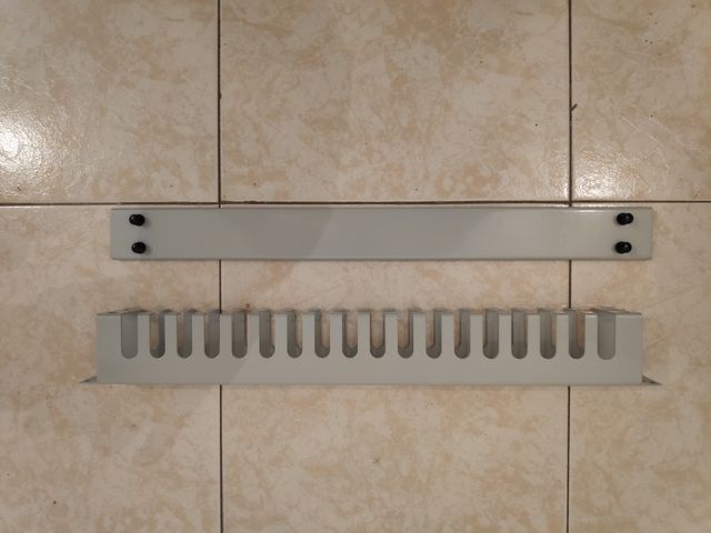 Raccoglitore/organizzatore di cavi per rack da 19 pollici