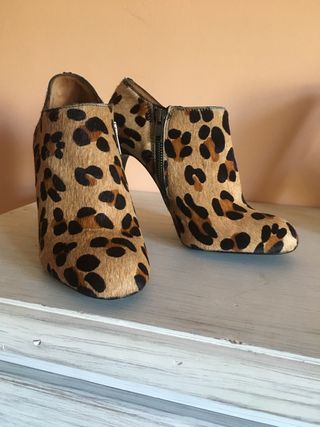 Botines leopardo de segunda mano por 10 EUR en Alpedrete en WALLAPOP