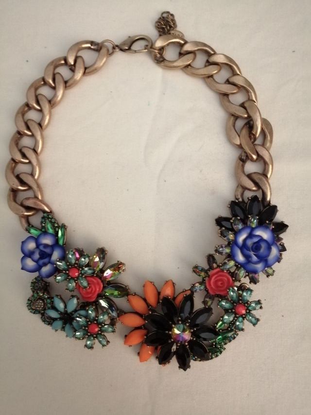Collar flores porcelana Zara