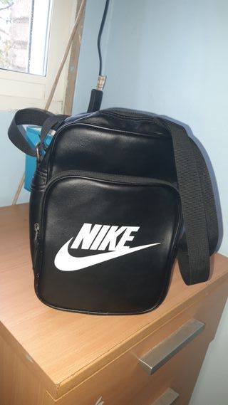 bandolera nike negra