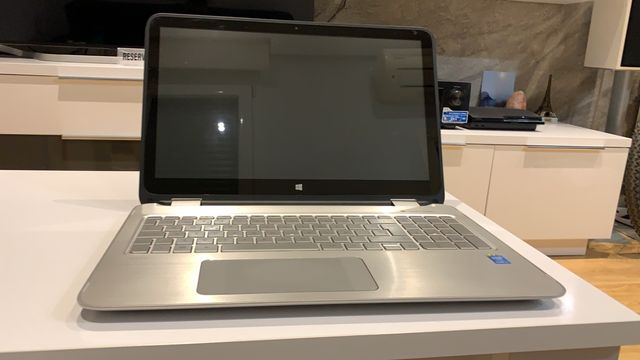 Ordenador portatil HP táctil hp envy beats audio