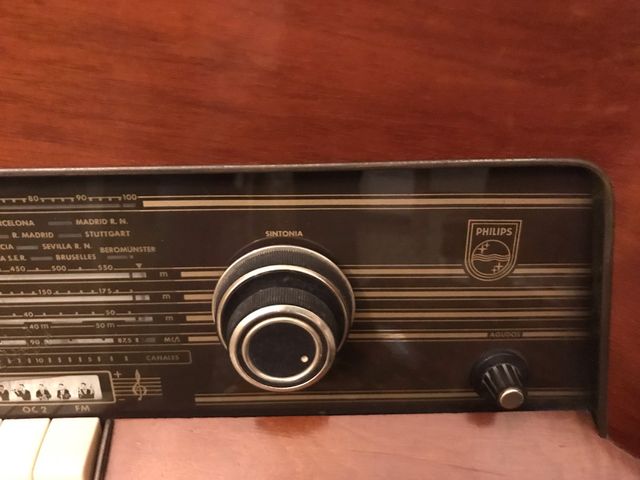 Radio antigua Philips