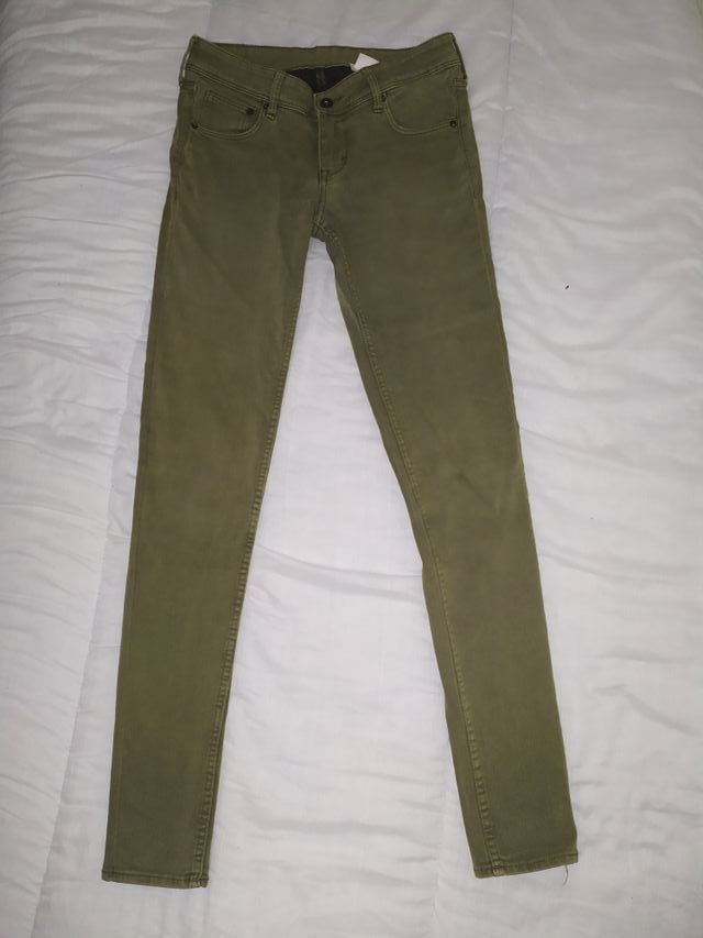 Pantalón pitillo verde