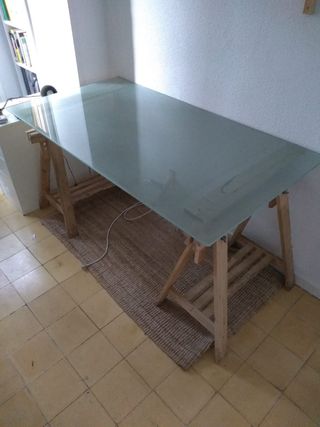 Tablero mesa cristal ikea + patas de regalo de segunda mano Tablero mesa cristal ikea + patas de regalo de segunda mano