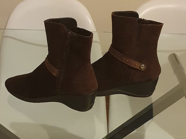 Botines marrón piel Stonefly.  Nuevos.