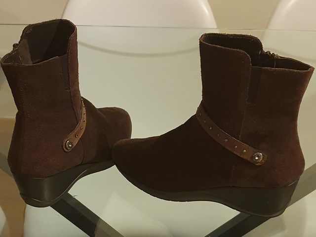 Botines marrón piel Stonefly.  Nuevos.